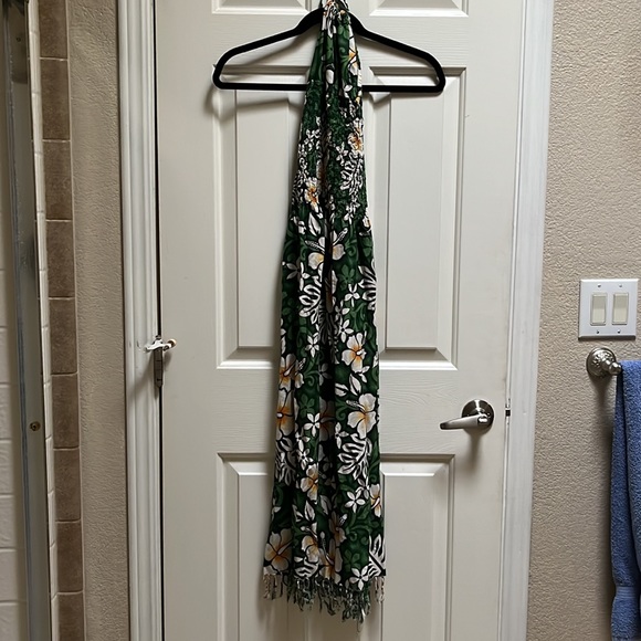 Long green summer dress. Fits right if you are 5’7 and under. - Picture 4 of 4